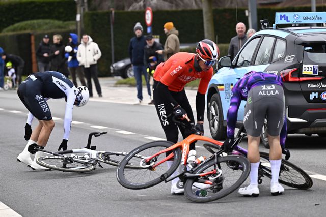 Abertura das clássicas marcado por quedas e lesões graves: a explicação