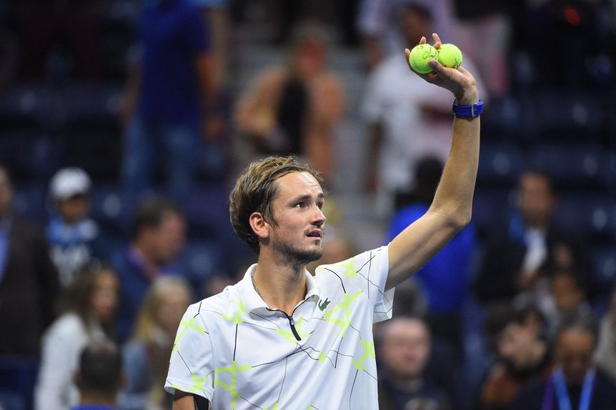 Daniil Medvedev espera conseguir sair do Dubai nesta terça-feira. IMAGO