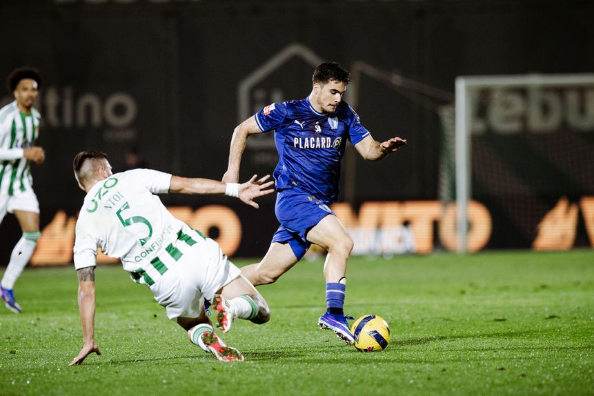 Lateral-direito, formado no FC Porto, é uma das atuais figuras do conjunto de Vila Nova - Foto: Famalicão