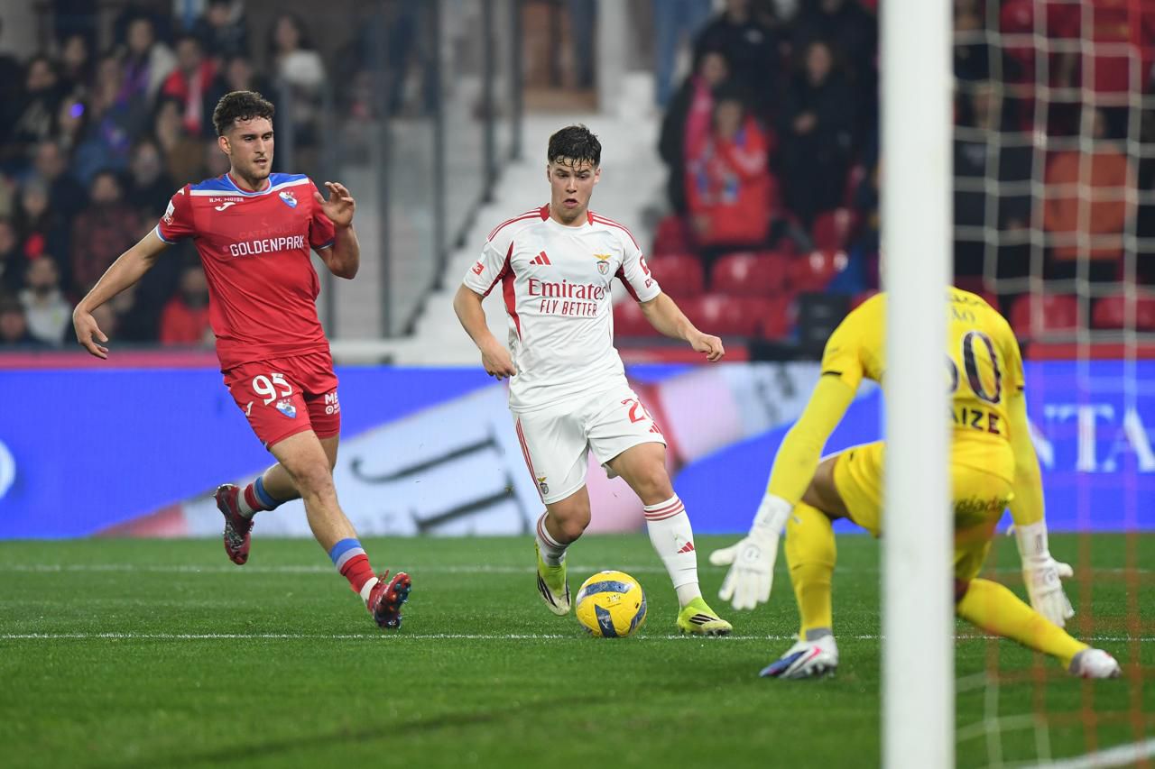 Dahl obrigou Lucão a defesa apertada (Foto: Rogério Ferreira/Kapta+)