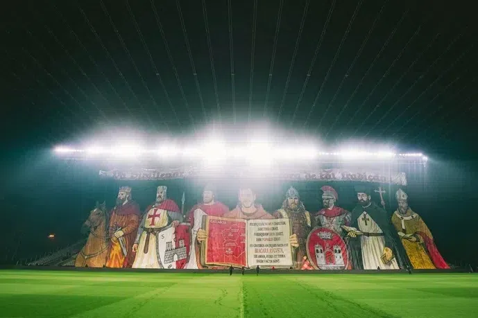 O impressionante tifo construído por sócios e adeptos do SC Braga — Foto: SC BRAGA