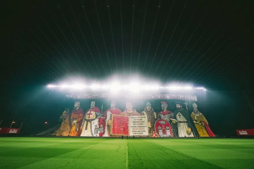 O impressionante tifo construído por sócios e adeptos do SC Braga — Foto: SC BRAGA