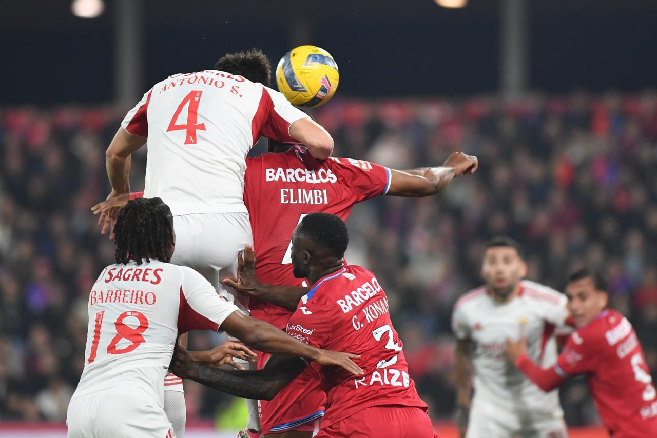 Cabeceamento de António Silva resultou em golo (Foto: Rogério Ferreira/Kapta+)