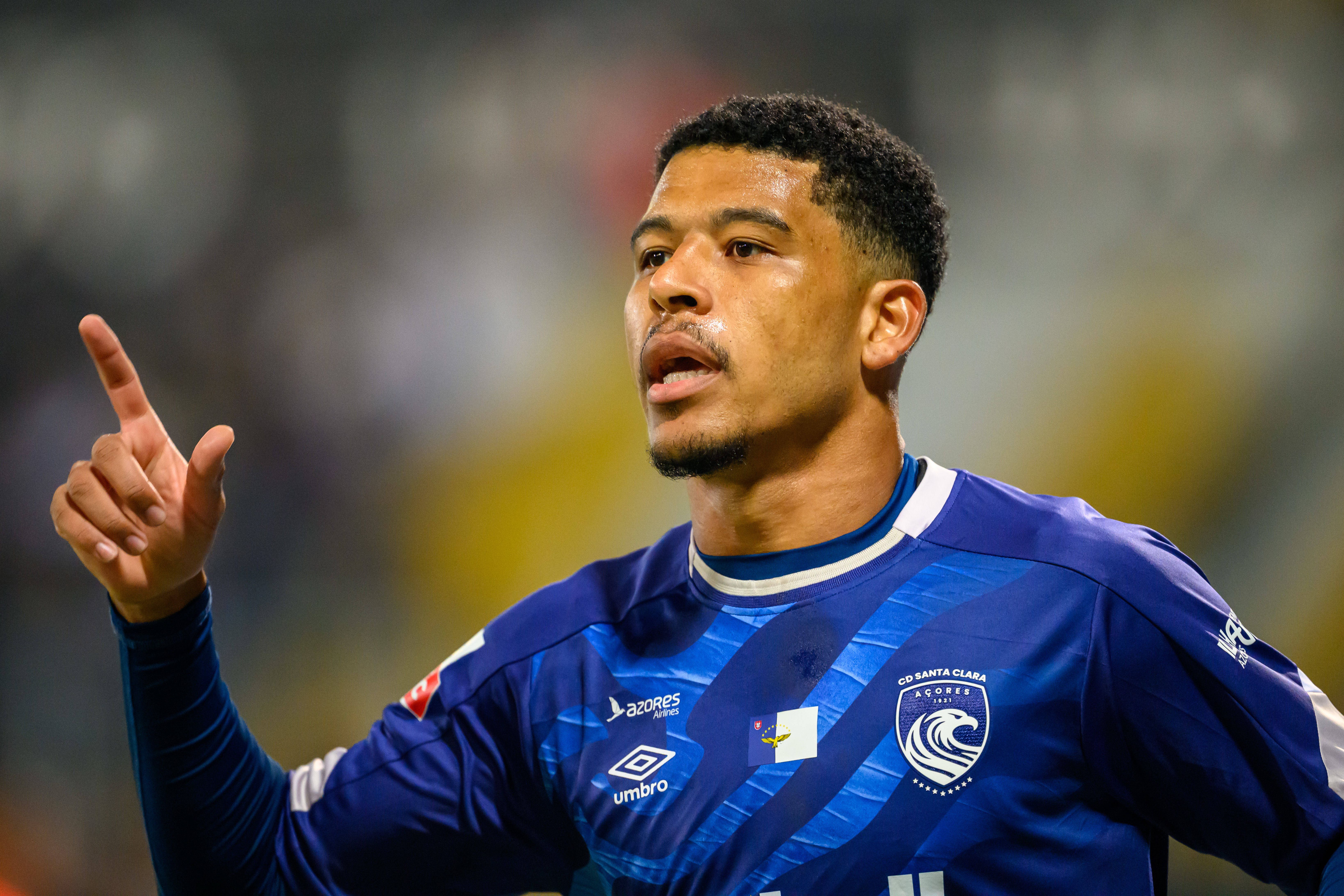 Vinícius Lopes cumpriu em Tondela 100 jogos pelo Santa Clara