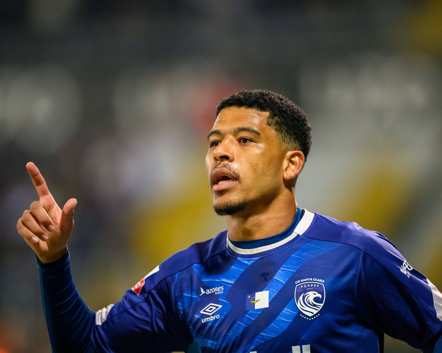 Vinícius Lopes cumpriu em Tondela 100 jogos pelo Santa Clara