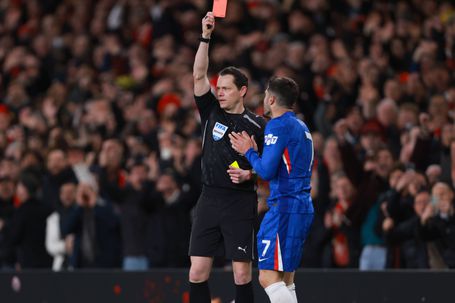 Pedro Neto foi expulso frente ao Arsenal