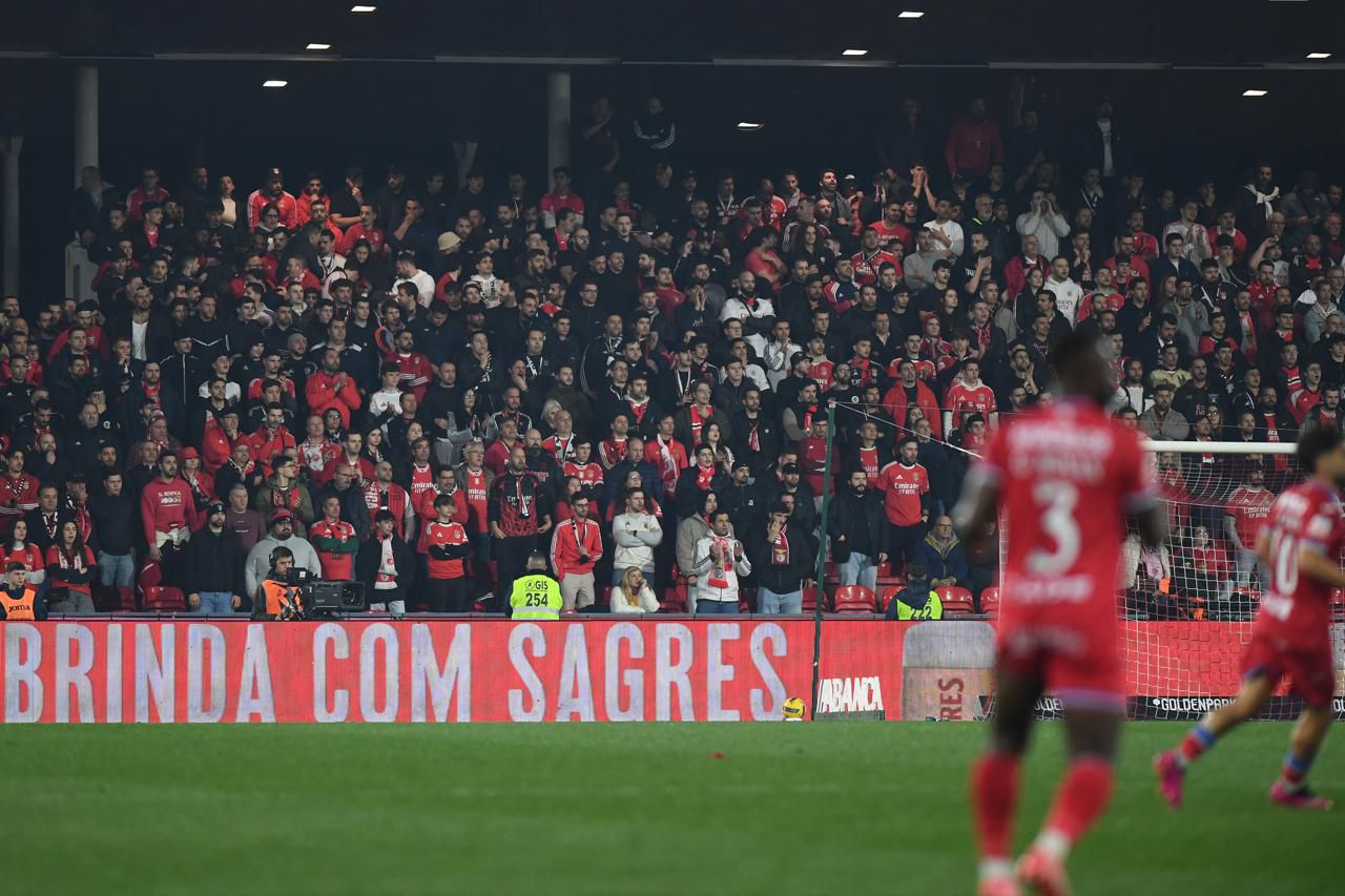 Adeptos do Benfica em Barcelos (Foto: Rogério Ferreira/Kapta+)