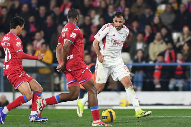 Pavlidis, ponta de lança do Benfica, em lance no jogo com o Gil Vicente (foto: Rogério Ferreira/Kapta+)