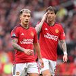 Manchester United perde dois centrais de uma vez