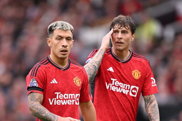 Manchester United perde dois centrais de uma vez