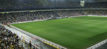 Mais de 20 mil adeptos do Fenerbahçe no estádio para decidir saída da liga turca