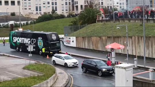 Chegada do autocarro do Sporting