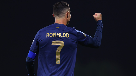Vídeo: a reação de Cristiano Ronaldo ao ver a sua camisola do Sporting na bancada
