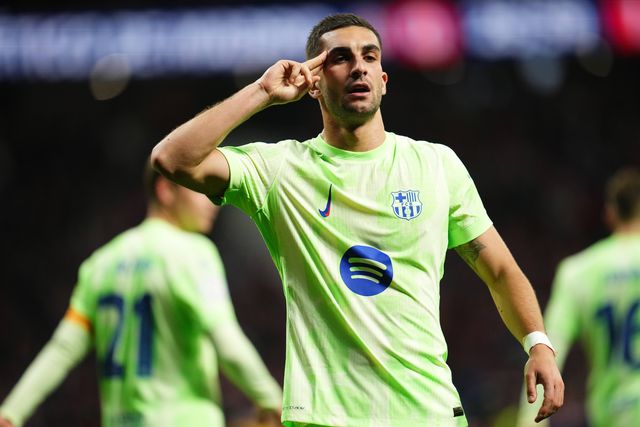 Ferrán Torres a celebrar o primeiro golo do Barcelona ao Atlético Madrid no Metropolitano