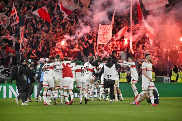 Festa do Estugarda na final da partida (IMAGO)