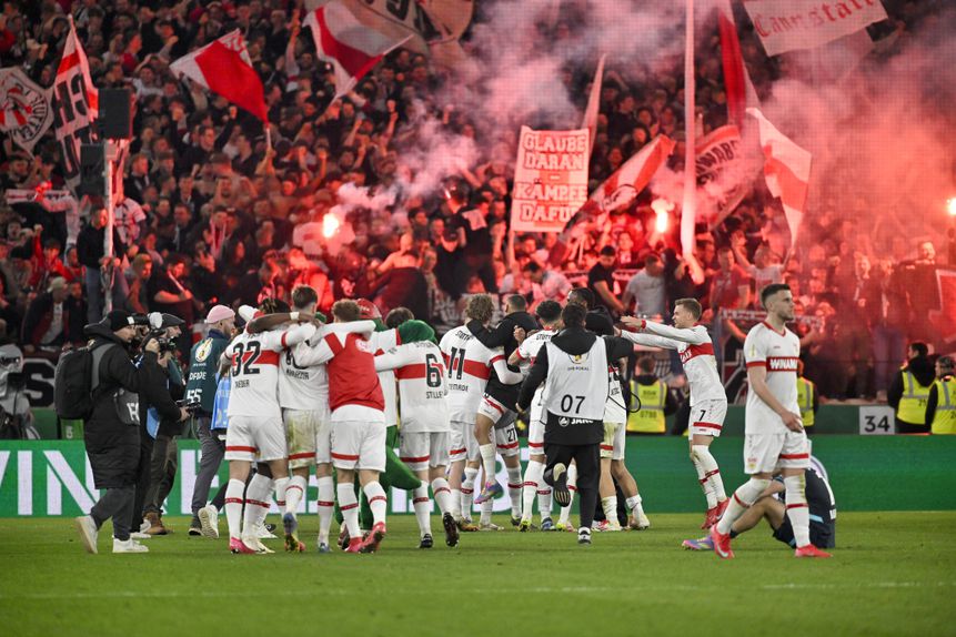 Festa do Estugarda na final da partida (IMAGO)