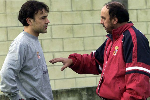 Manuel Cajuda com Quim, em 2002, quando treinava o SC Braga (foto A BOLA)