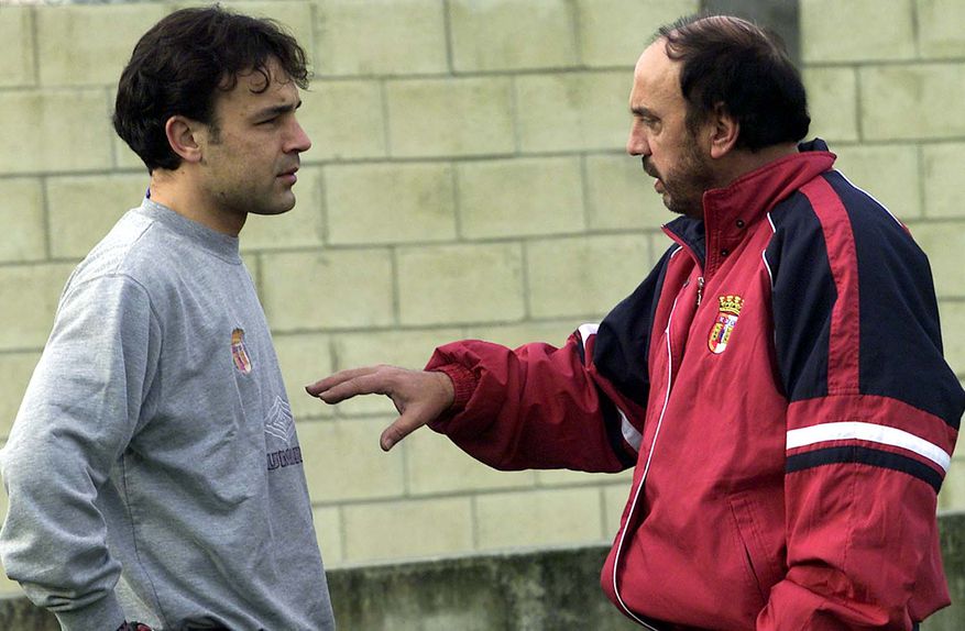 Manuel Cajuda com Quim, em 2002, quando treinava o SC Braga (foto A BOLA)