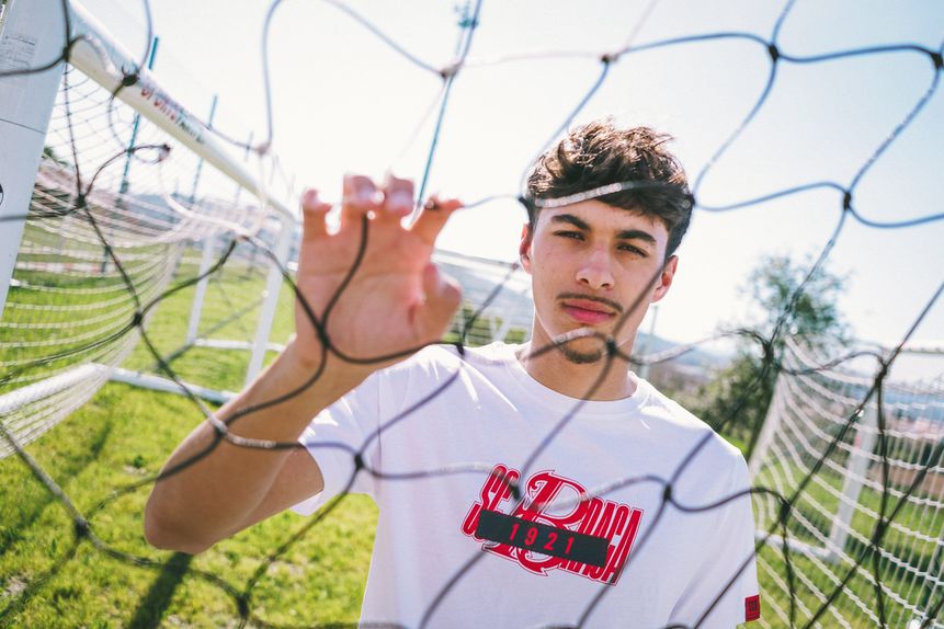 Hélder Faria tem sido um dos destaques dos sub-19 do SC Braga, assinou um contrato profissional de três épocas com o clube e não esconde a ambição de chegar à equipa principal