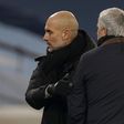 Pep Guardiola a cumprimentar José Mourinho no final do Man. City-Tottenham