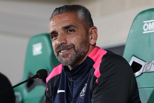 Rui Borges não recebeu boas notícias mas, ainda assim, sorriu (Foto Sporting CP)