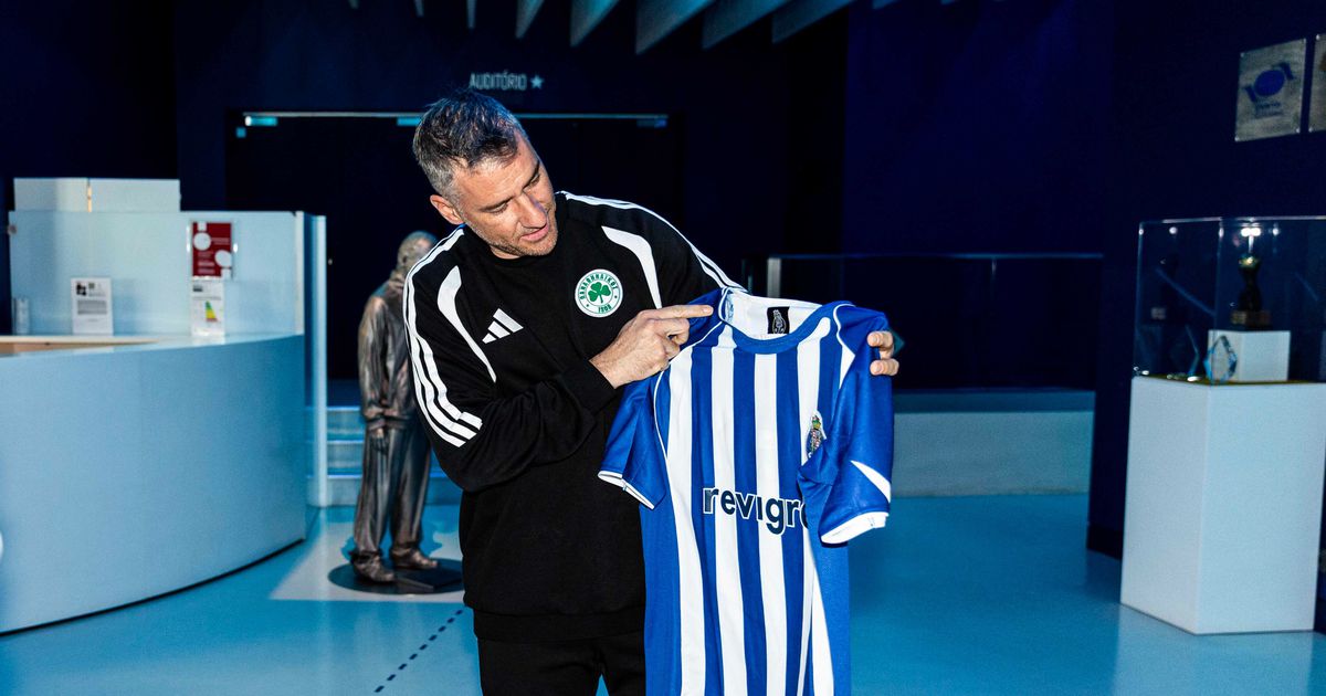 Tramou Portugal, representou o FC Porto e agora visitou o Dragão