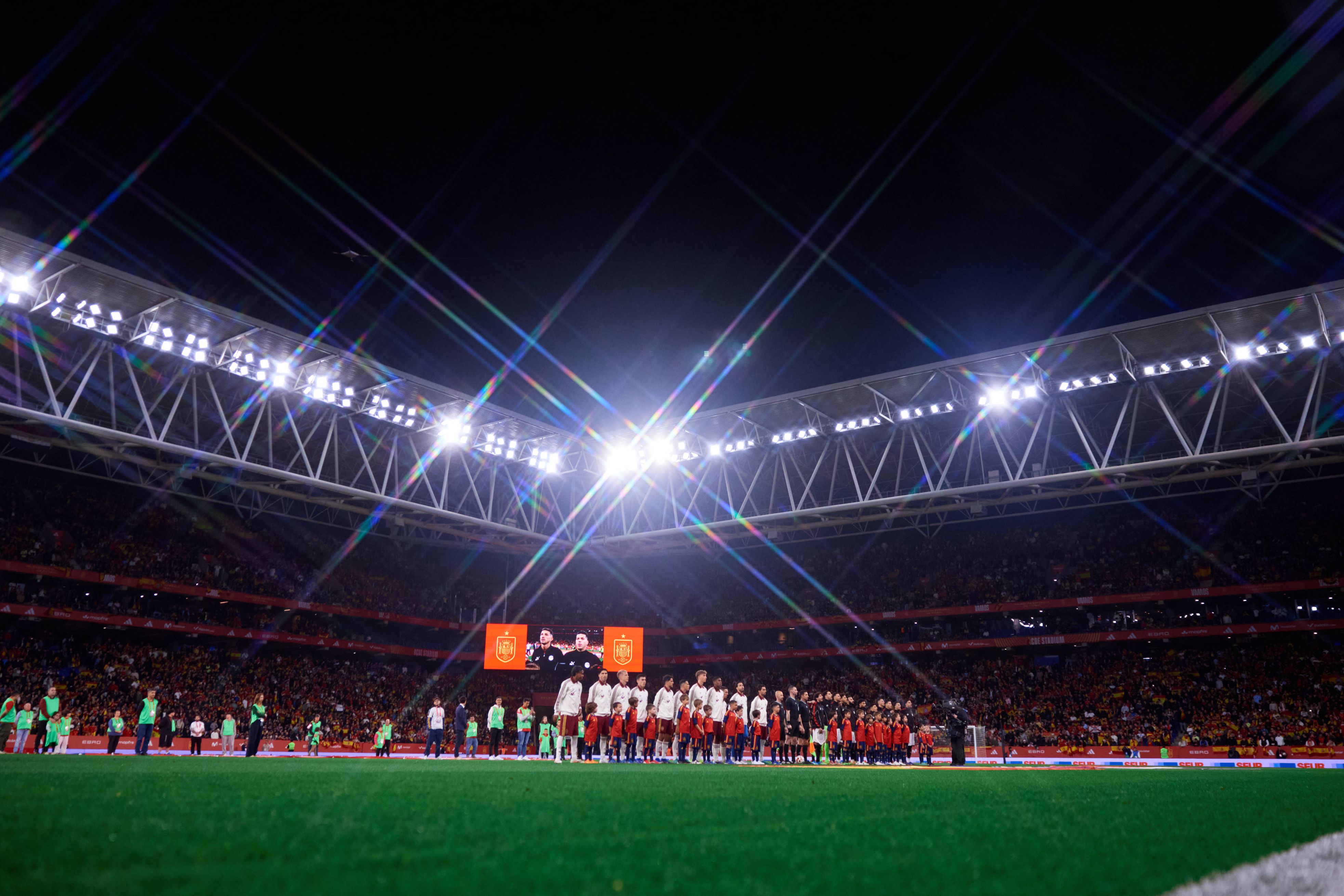 Cânticos vergonhosos mancharam jogo de Espanha