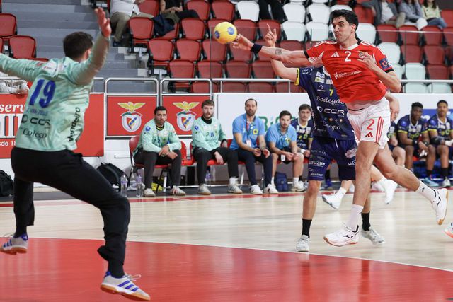 Miguel Sánchez foi a grande figura do triunfo encarnado com nove golos - Foto: Benfica