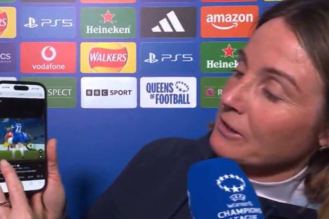 Sonia Bompastor irritada com VAR