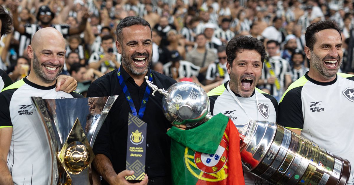 Ex-adjunto de Artur Jorge esperado esta sexta-feira no Brasil para suceder a Anselmi no Botafogo