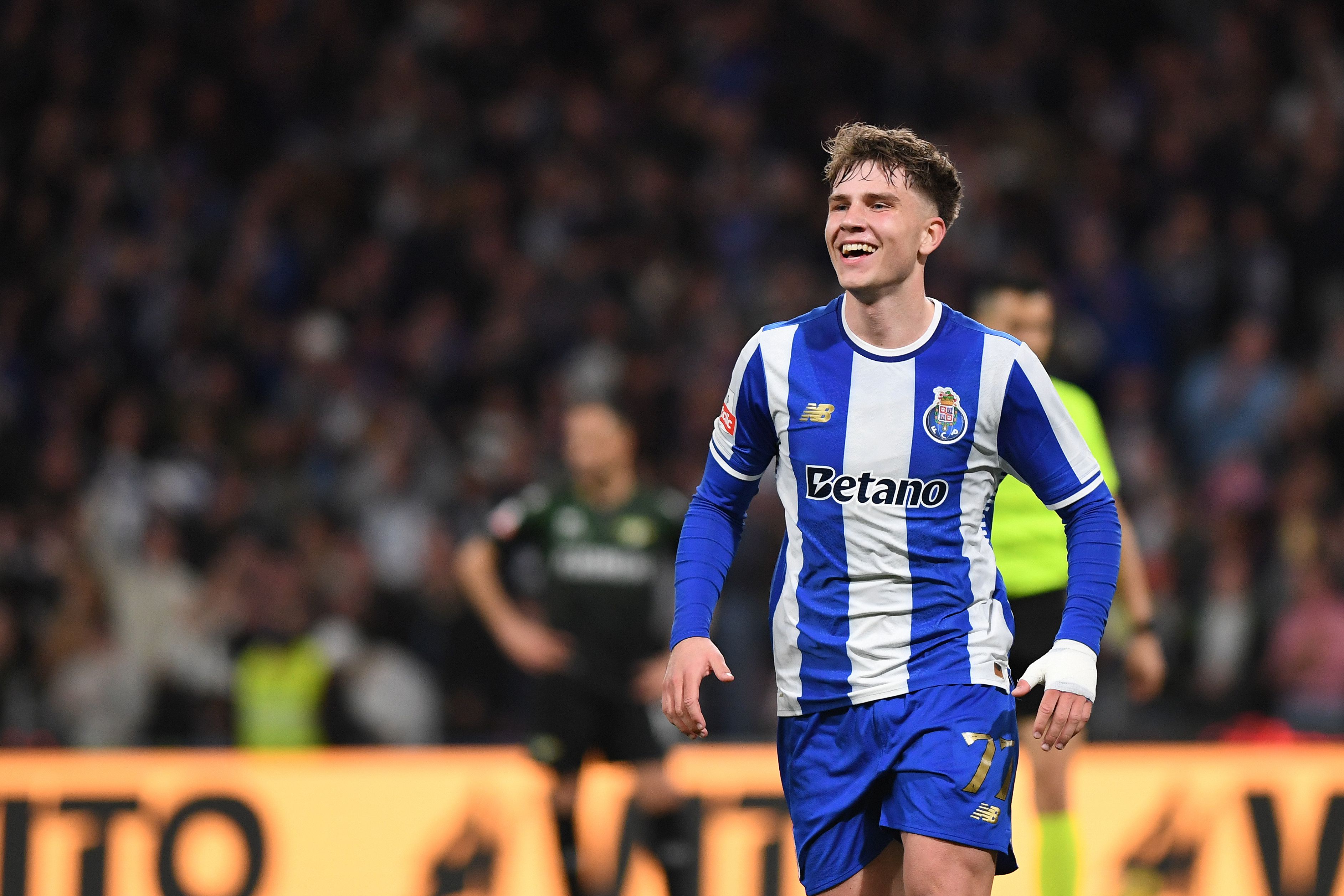 Oskar Pietuszewski (FC Porto), chegou no inverno e chama a atenção a sua capacidade de drible. Foto Rogério Ferreira/KAPTA +