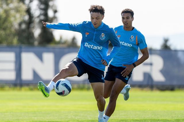 Pepê e Alberto numa fase do treino do FC Porto - Foto FC Porto