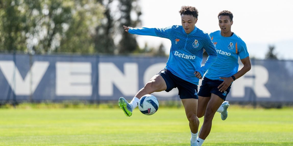 Pepê e Alberto numa fase do treino do FC Porto - Foto FC Porto