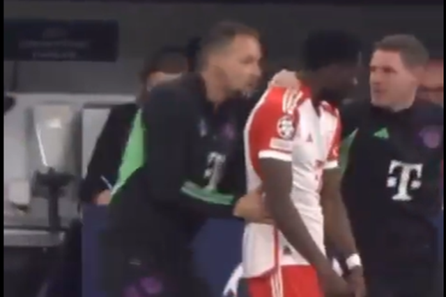 Vídeo: Alphonso Davies quase entrou em campo com a camisola errada