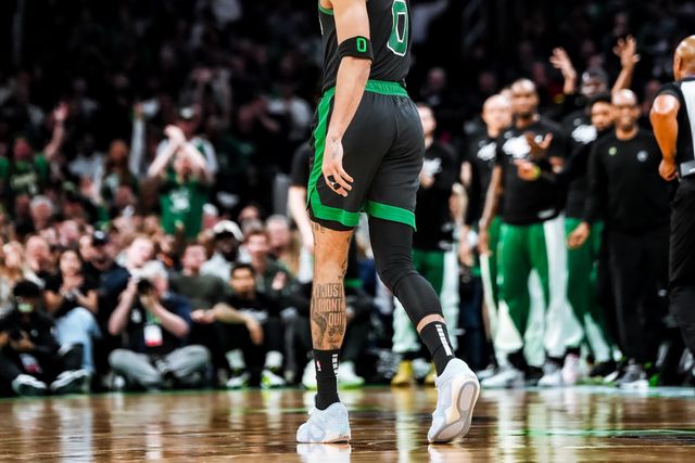 Celtics, com Neemias no banco, vencem Heat e estão nas meias-finais