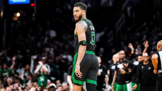 Celtics, com Neemias no banco, vencem Heat e estão nas meias-finais