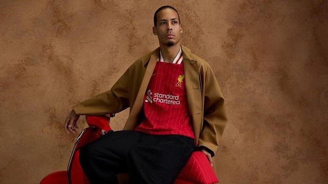 Liverpool apresenta novo equipamento para 2024/25