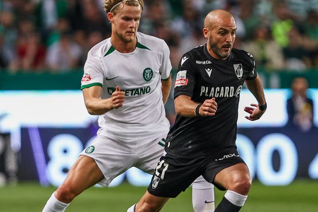 Vitória de Guimarães: André André quer continuar a jogar e de preferência... de branco