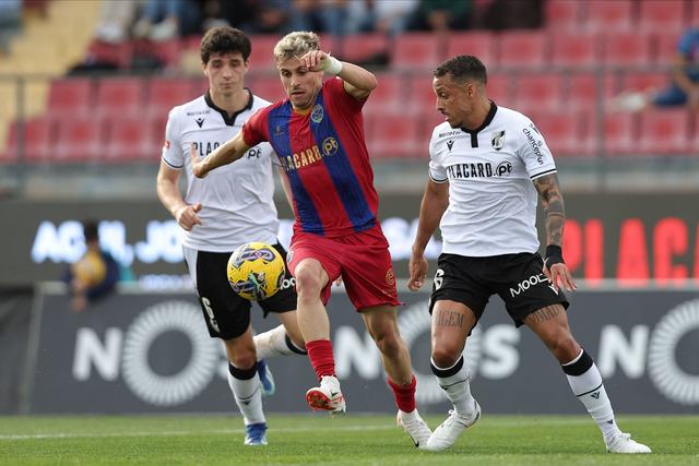 Chaves: polivalência de Benny pode valer-lhe regresso à titularidade com o FC Porto