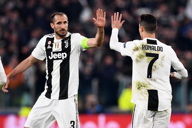 «Messi nunca marcou contra mim, Cristiano Ronaldo fê-lo de todas as maneiras»