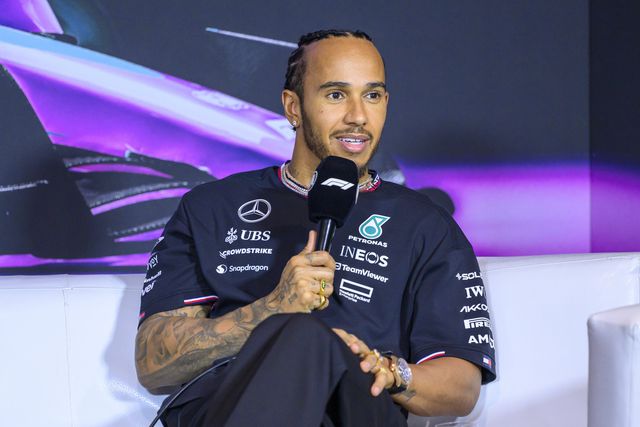 Lewis Hamilton na água em Barcelona