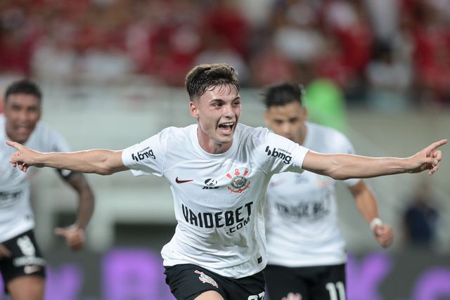 Taça do Brasil: reviravolta dá vantagem ao Corinthians de António Oliveira