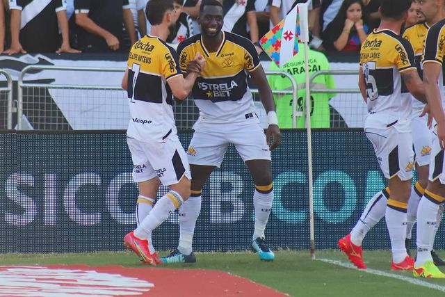 Ex-Sporting revela conversa com árbitro: «Ele disse que jogava comigo no FIFA»