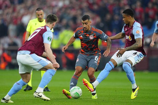 VÍDEO: Chiquinho assiste de calcanhar no golo do Olympiakos