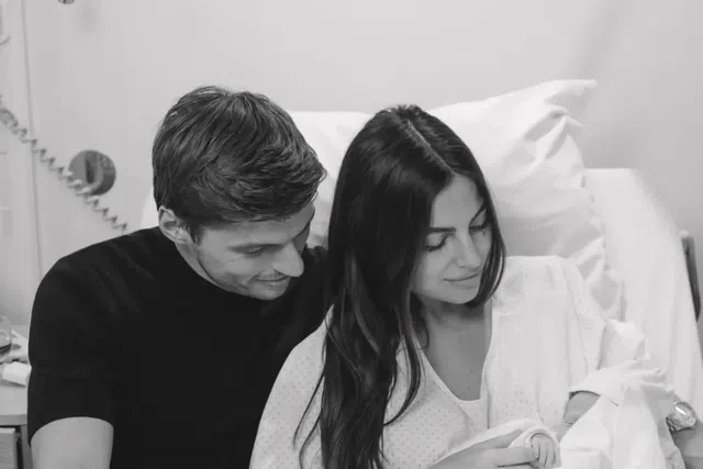 Max Verstappen e Kelly Piquet com a filha Lilly
