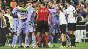 Real Madrid TV volta ao ataque: «O autor do maior escândalo de arbitragem...»