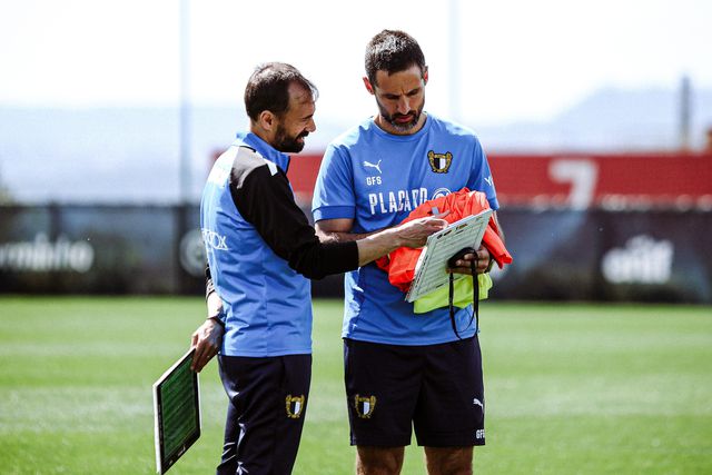 Técnico do emblema minhoto antevê dificuldades em Faro, mas diz que só pensa nos três pontos (Foto: Famalicão)