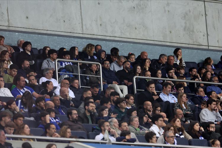 Pepe vê de perto o duelo no Dragão (Catarina Morais/Kapta+)