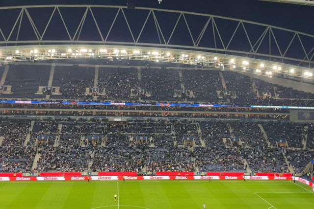 Tribunal do Dragão não perdoa e brinda equipa com assobios (vídeo)