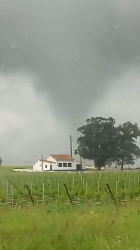 Tornado surpreende moradores em Beja